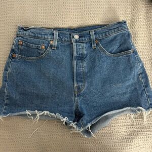 Dark blue Levis 501 denim shorts